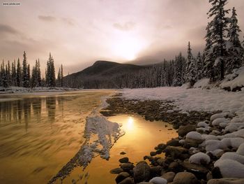 Bow River Rocky Mountains Canada screenshot