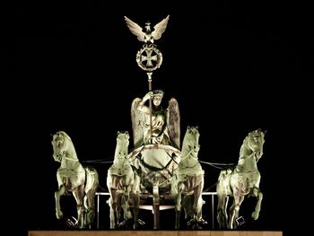 Brandenburg Gate Quadriga At Night screenshot