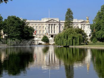 Buckingham Palace London England screenshot