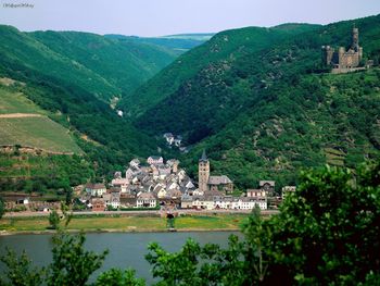 Burg Maus Castle On The Rhein River, Germany screenshot