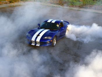 Burning Out Dodge Viper screenshot