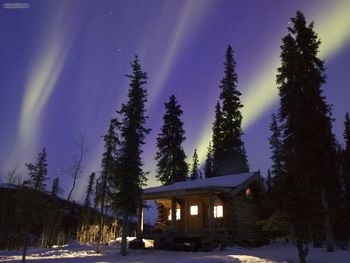 Cabin Glow Alaska screenshot