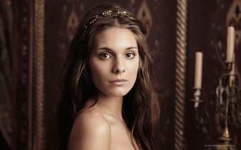 Caitlin Stasey as Kenna screenshot