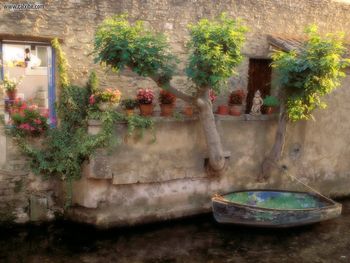 Canals Of Lislesurla Sorgue France screenshot