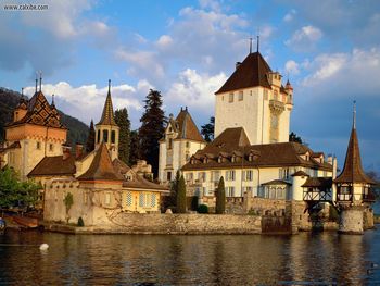 Castle Of Oberhofen, Lake Thun, Switzerland screenshot