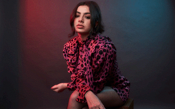 Charli XCX 2017 4K 8K screenshot