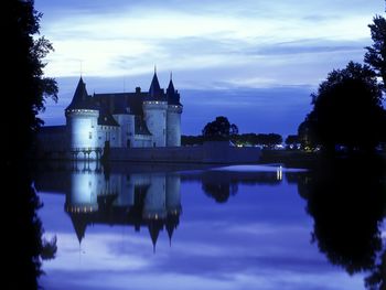 Chateau Sully Sur Loire, Loiret, France screenshot