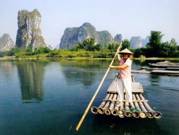 China Banboo Raft On The Li River screenshot
