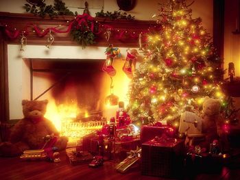 Christmas Tree And Fireplace screenshot