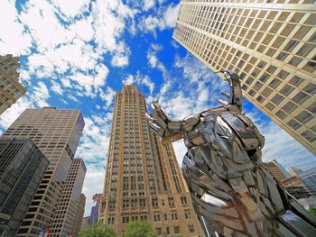 Chrome Sculpture, Michigan Avenue, Chicago, Illinois screenshot