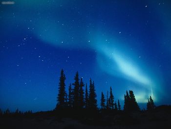 Clear Night Sky Aurora Borealis screenshot