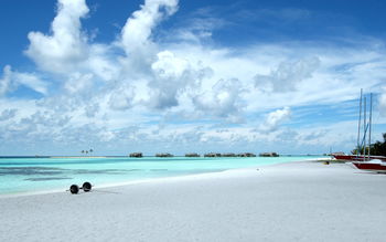 Clouds at Beach screenshot