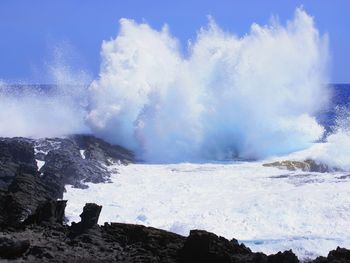 Crashing Wave On Lava Rock, Hawaii screenshot