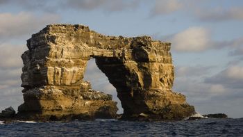 Darwin Arch, Darwin Island, Galapagos Islands, Ecuador screenshot