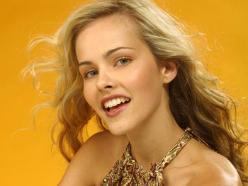 Daybreakers Actress Isabel Lucas screenshot