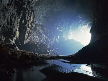 Deer Cave, Mulu National Park, Borneo, Malaysia screenshot