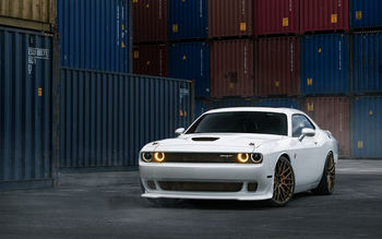 Dodge Challenger SRT Hellcat 4K screenshot