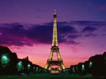 Eiffel Tower at Night Paris France screenshot