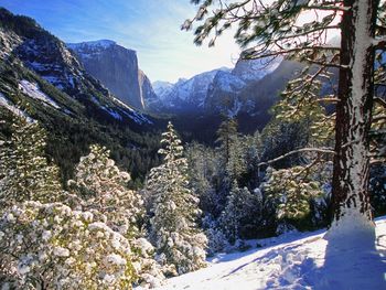 El Capitan And The Yosemite Valley In Winter, California screenshot