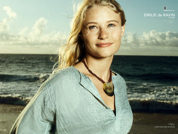 Emilie de Ravin as Claire in Lost screenshot