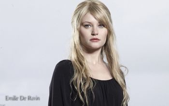 Emilie De Ravin screenshot