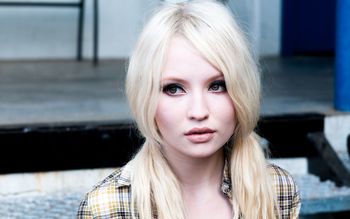 Emily Browning screenshot