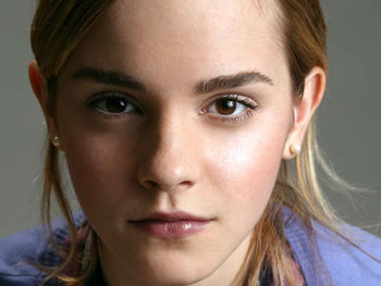 Emma Watson in Very Close HD screenshot