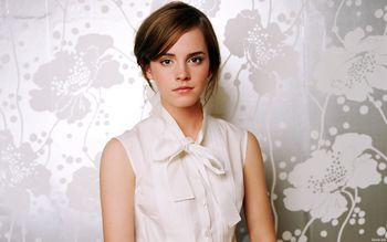 Emma Watson Widescreen screenshot
