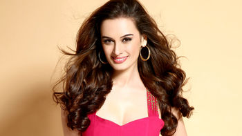 Evelyn Sharma 2015 screenshot