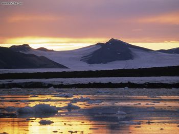 Evening Light Spitsbergen Norway screenshot