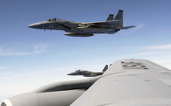 F 15 Eagle flies with KC 135 Stratotanker screenshot