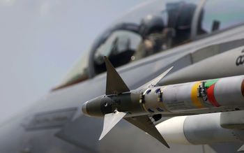 F 15 Eagle moves into position screenshot