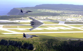 F 15E Strike Eagles & B 2 Spirit Bomber screenshot