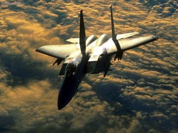 F15 Over Clouds screenshot