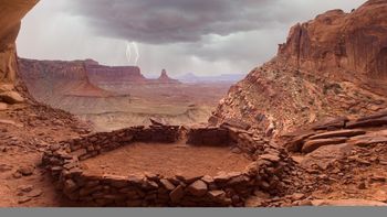 False Kiva, Canyonlands National Park, Utah screenshot