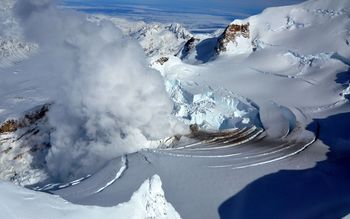 Fumarole On Mount Redoubt, Alaska, USA screenshot