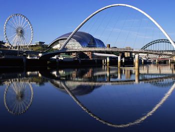 Gateshead Millennium Bridge, England screenshot