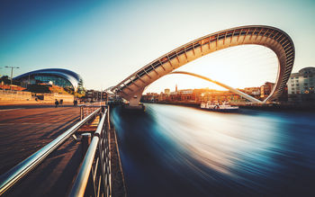 Gateshead Millennium Bridge UK screenshot