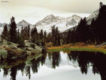 Glacial Tarn Bear Creek Spire Rock Creek California screenshot