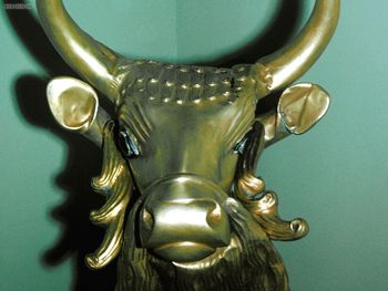 Gold Bulls Head British Museum screenshot