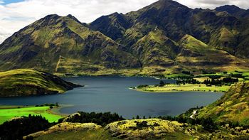 Green Mountains And Lake screenshot