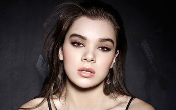 Hailee Steinfeld 4 screenshot