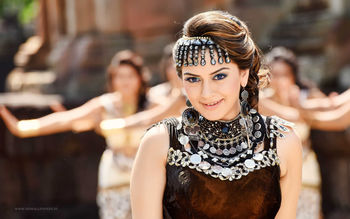 Hansika in Puli screenshot