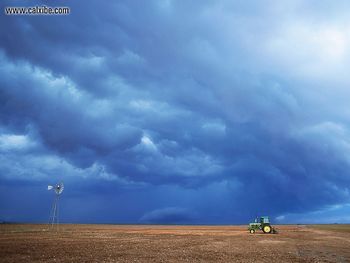 Heavy Clouds Over Brown Fields screenshot