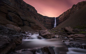 Hengifoss Waterfall Iceland screenshot