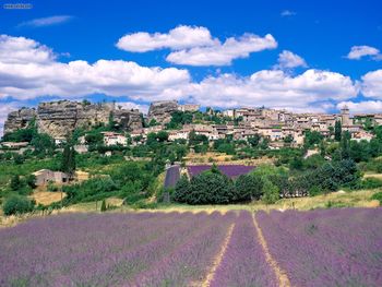 Hills Of Saignon France screenshot