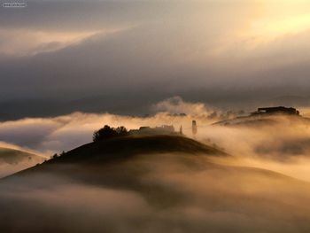 It Morning Mist Over Hills Near Siena Tuscany Italy screenshot