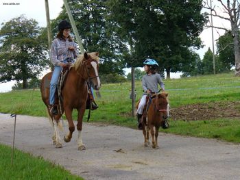 Jura Horse Riding Mother And Daughter screenshot