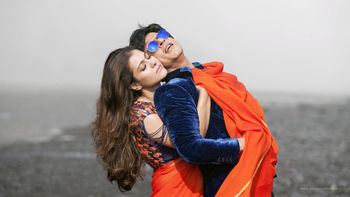 Kajal Shah Rukh Dilwale Gerua Song screenshot