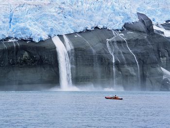 Kayaker And Hanging Glaciers, Icy Bay, Alaska screenshot